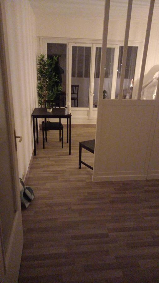Lumineux Studio Avec Balcon / Cosy Flat With Balcony Apartment วีลุชวีฟ ภายนอก รูปภาพ